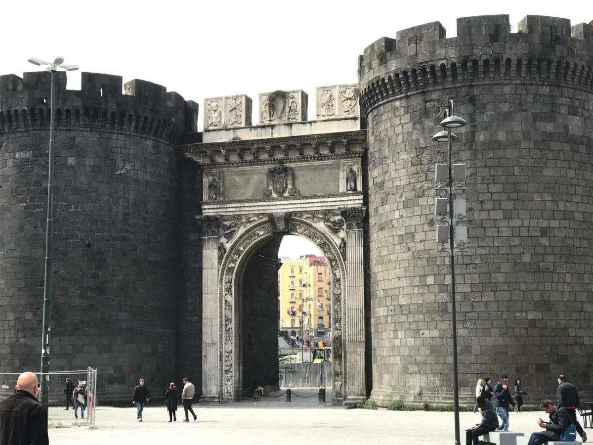 Le Due Torri Napels